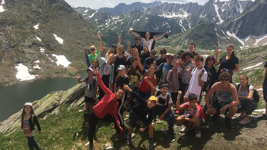 Children_and_teenagers_learning_English,_German_or_French_in_Liddes_Switzerland